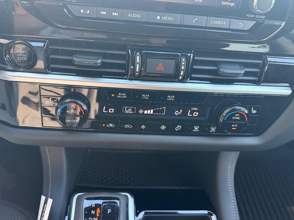 Nissan Pathfinder Vehicle Full-screen Gallery Image 09