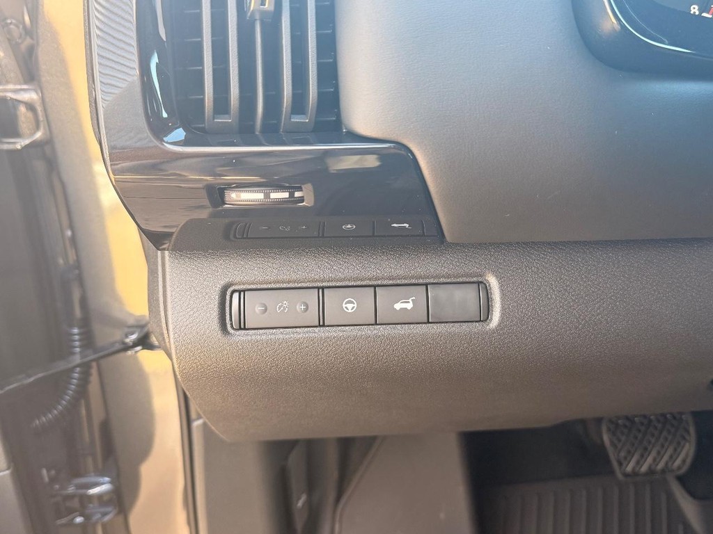 Nissan Pathfinder Vehicle Full-screen Gallery Image 11