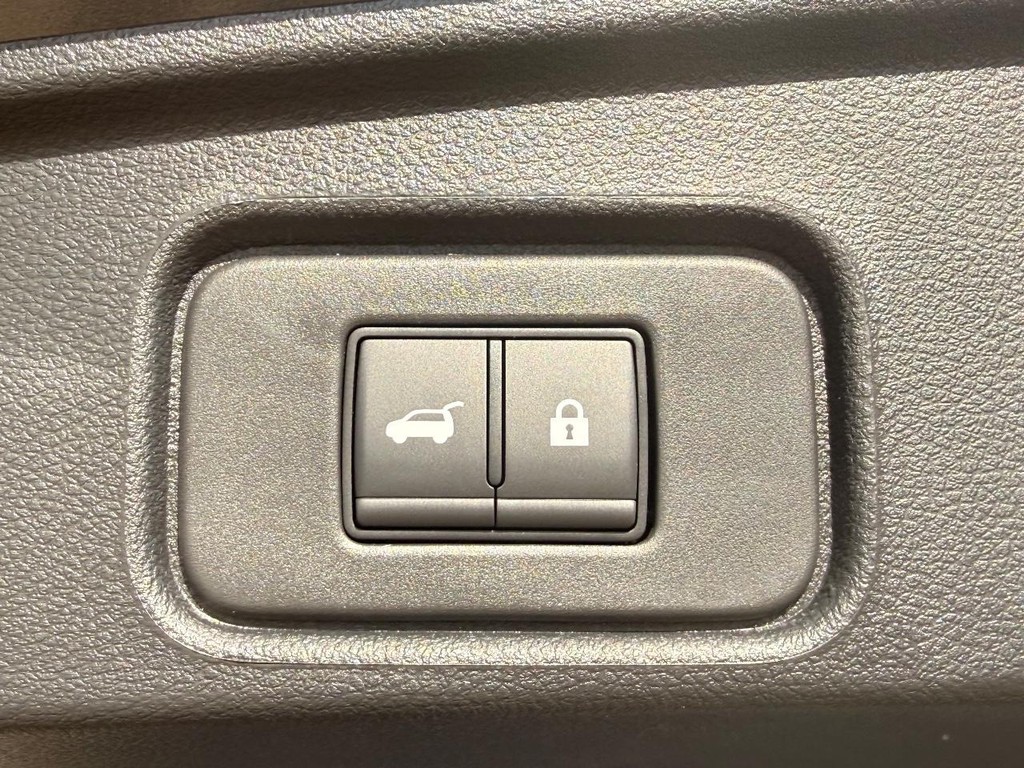 Nissan Pathfinder Vehicle Full-screen Gallery Image 22