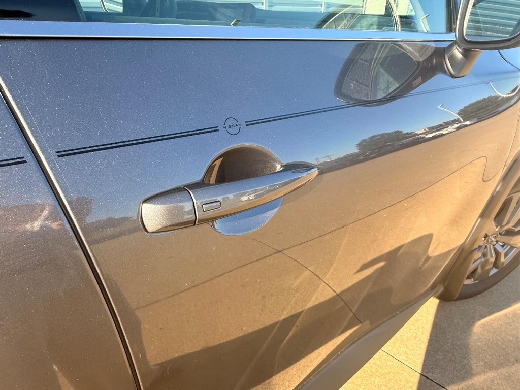 Nissan Pathfinder Vehicle Full-screen Gallery Image 26