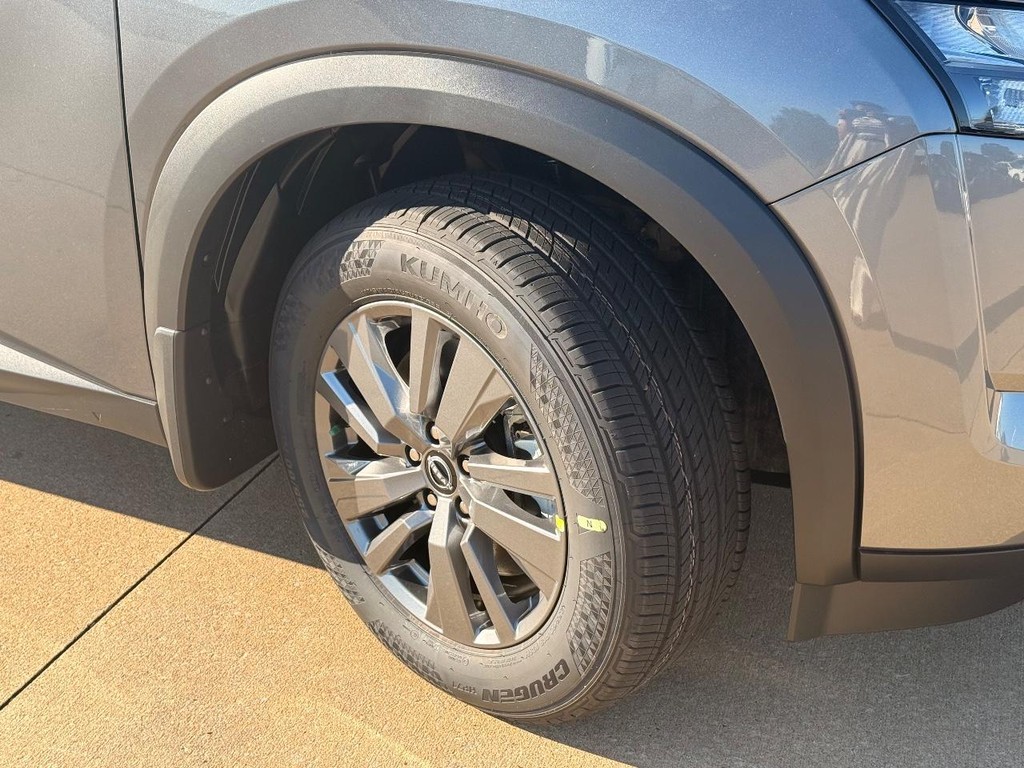 Nissan Pathfinder Vehicle Full-screen Gallery Image 27