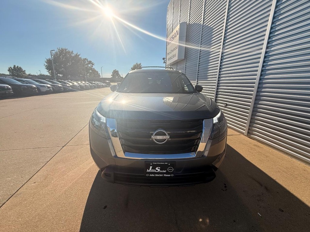 Nissan Pathfinder Vehicle Full-screen Gallery Image 28