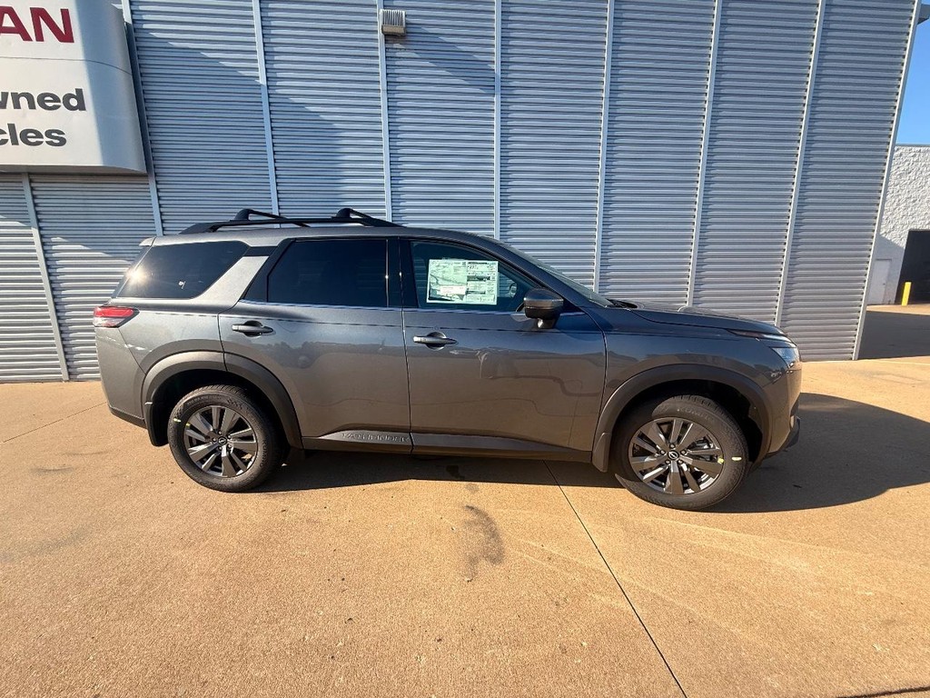 Nissan Pathfinder Vehicle Full-screen Gallery Image 29