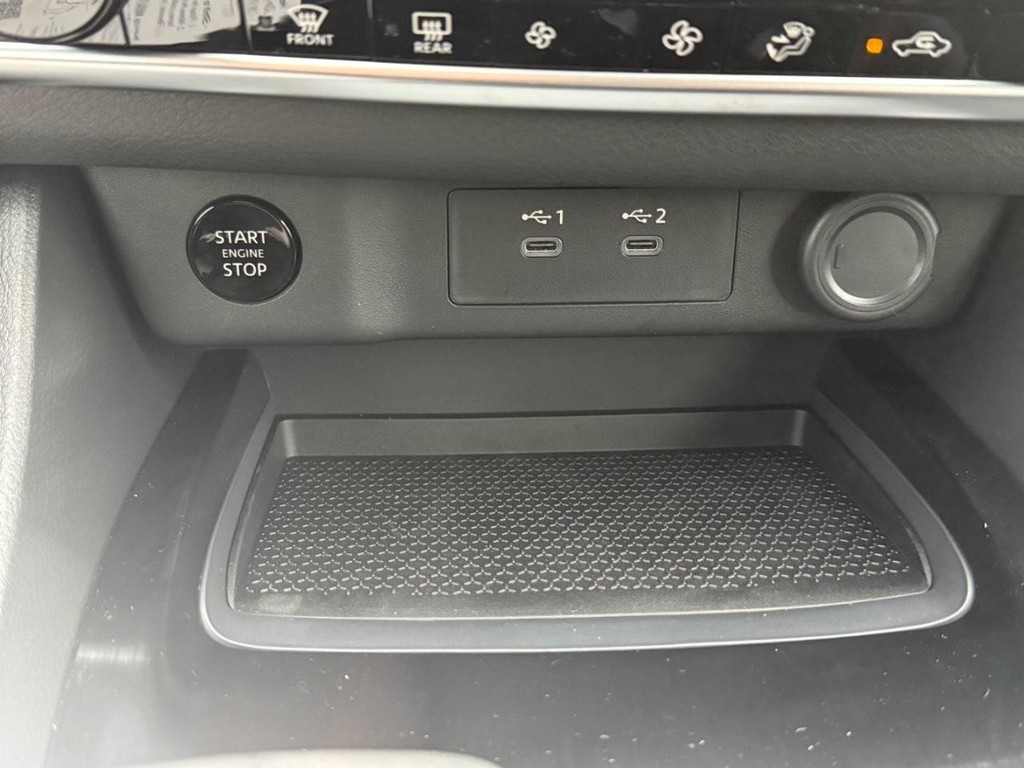 Nissan Rogue Vehicle Full-screen Gallery Image 06