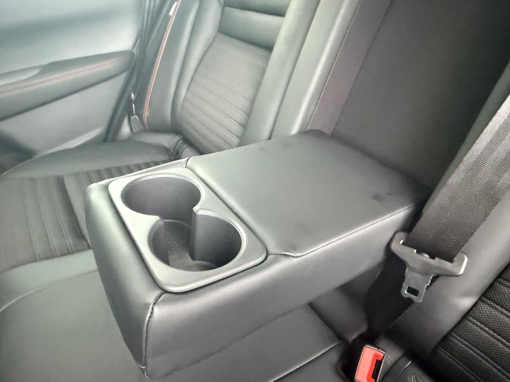 Nissan Rogue Vehicle Full-screen Gallery Image 17