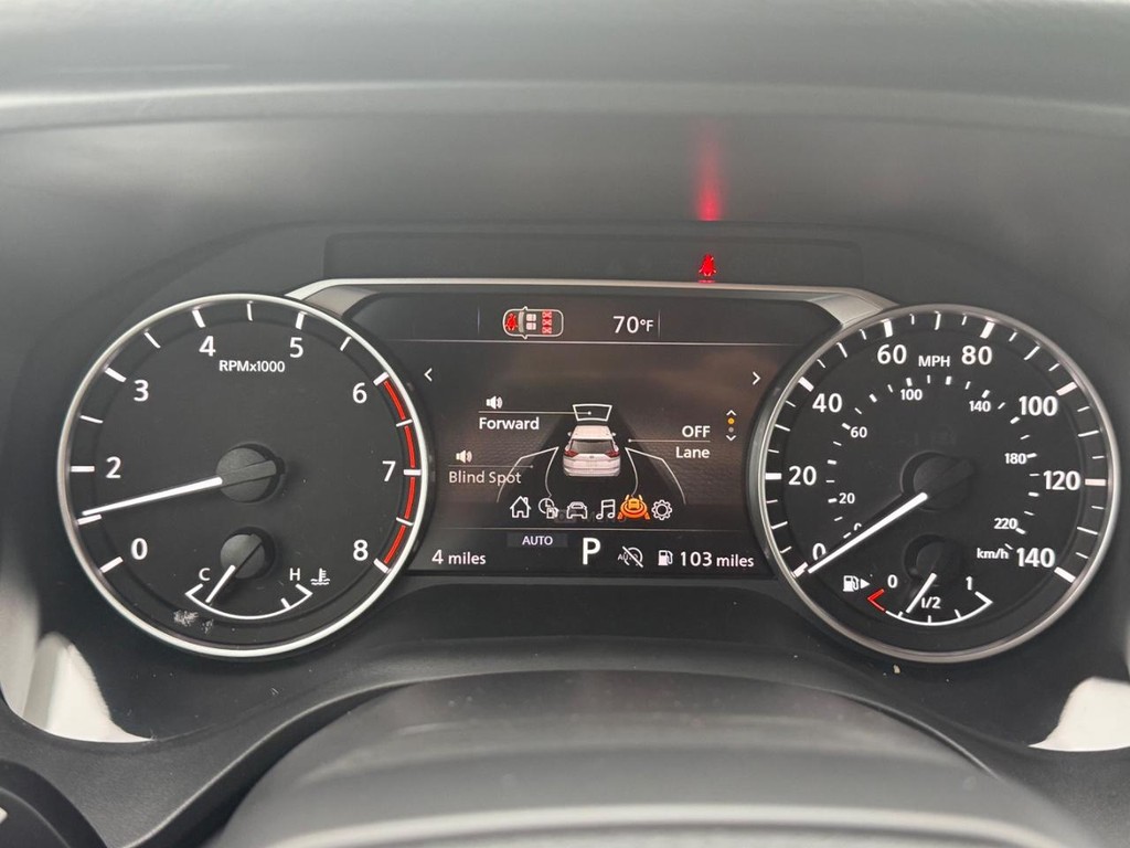 Nissan Rogue Vehicle Full-screen Gallery Image 02