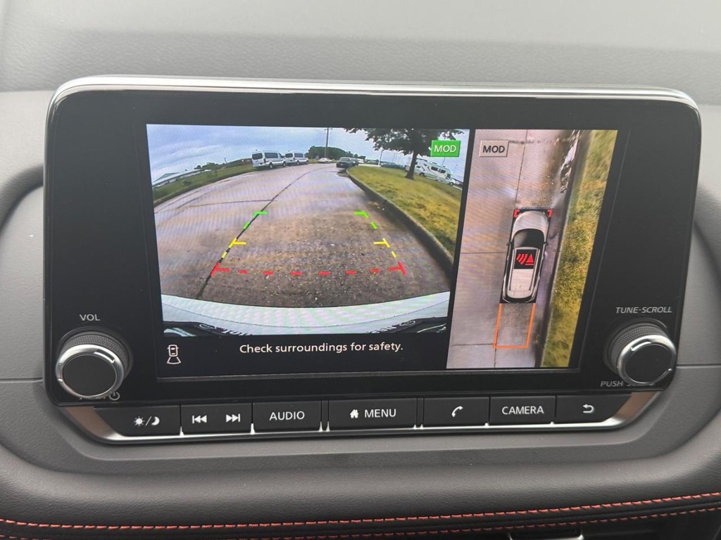 Nissan Rogue Vehicle Full-screen Gallery Image 05