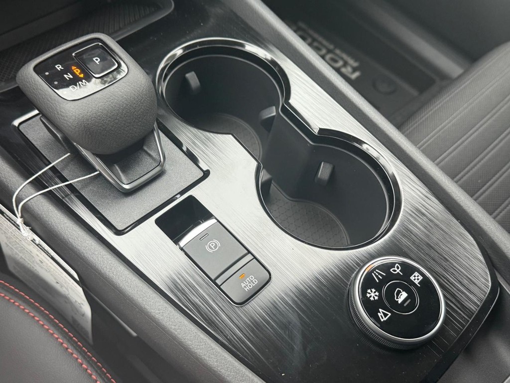 Nissan Rogue Vehicle Full-screen Gallery Image 07