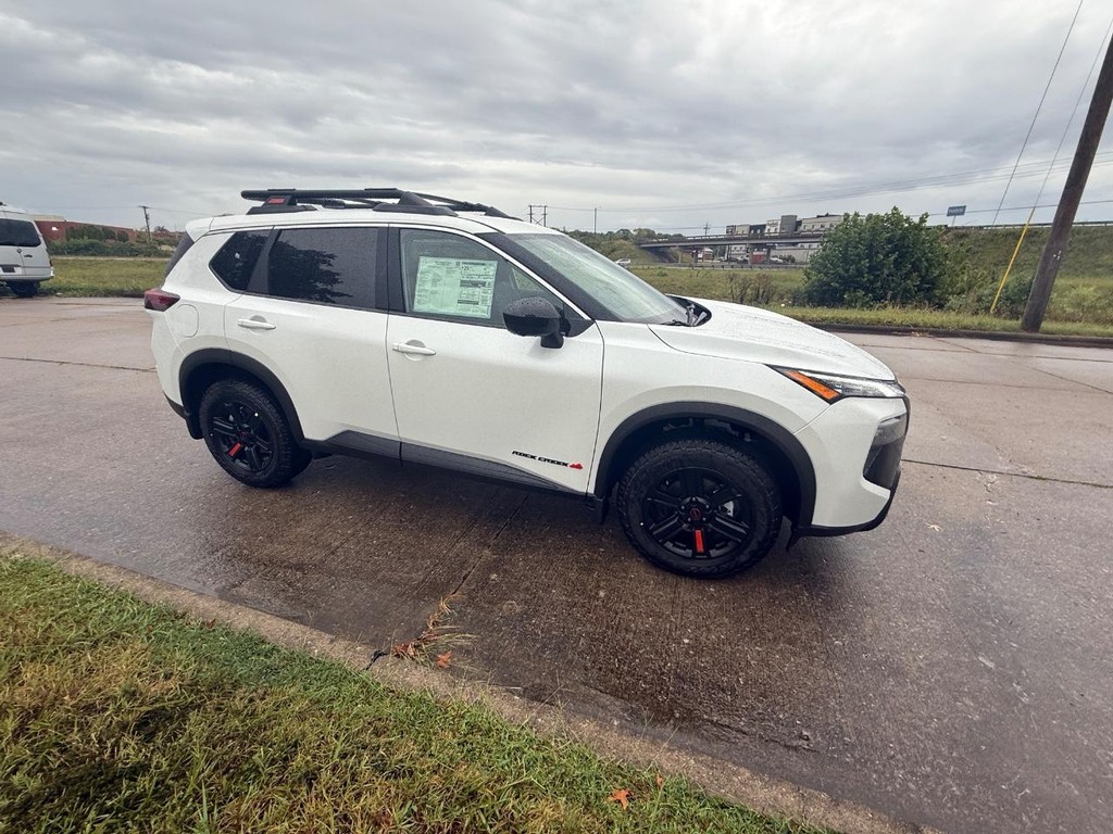 Nissan Rogue Vehicle Full-screen Gallery Image 26