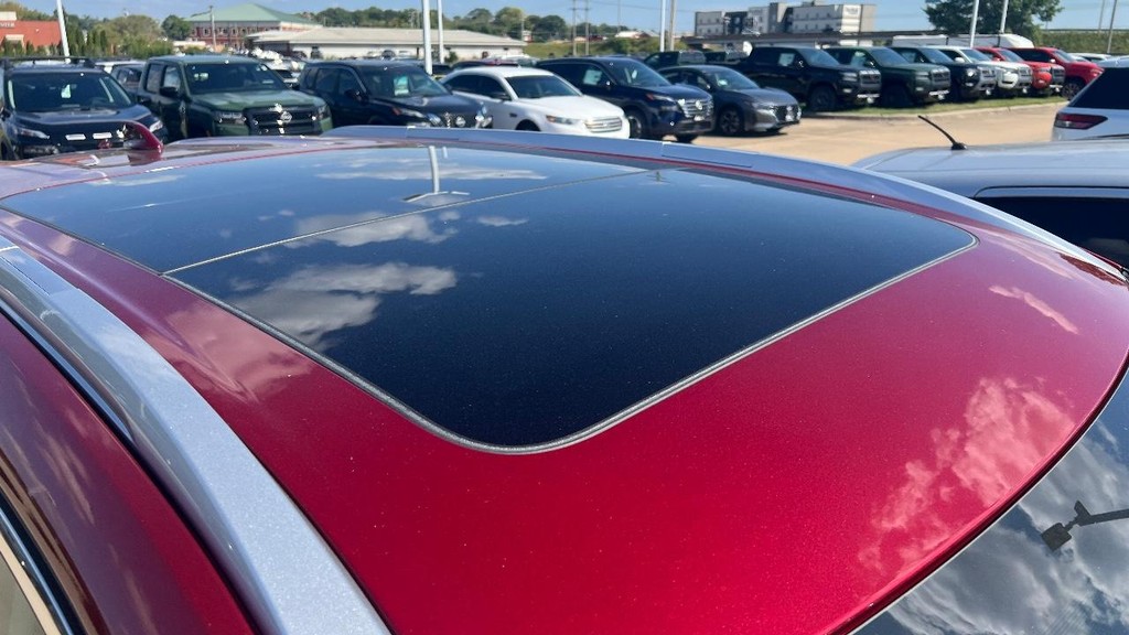 Nissan Rogue Vehicle Full-screen Gallery Image 02