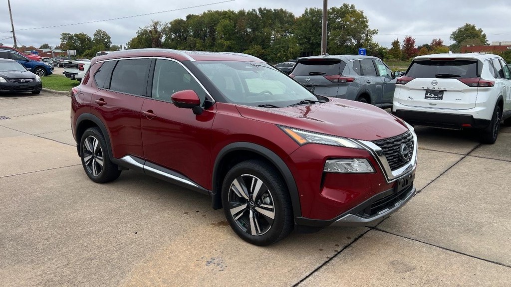 Nissan Rogue Vehicle Full-screen Gallery Image 04