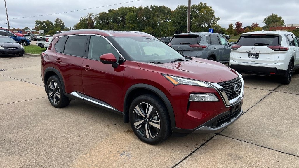 Nissan Rogue Vehicle Full-screen Gallery Image 05