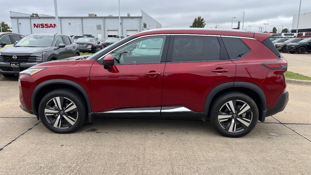 Nissan Rogue Vehicle Full-screen Gallery Image 08