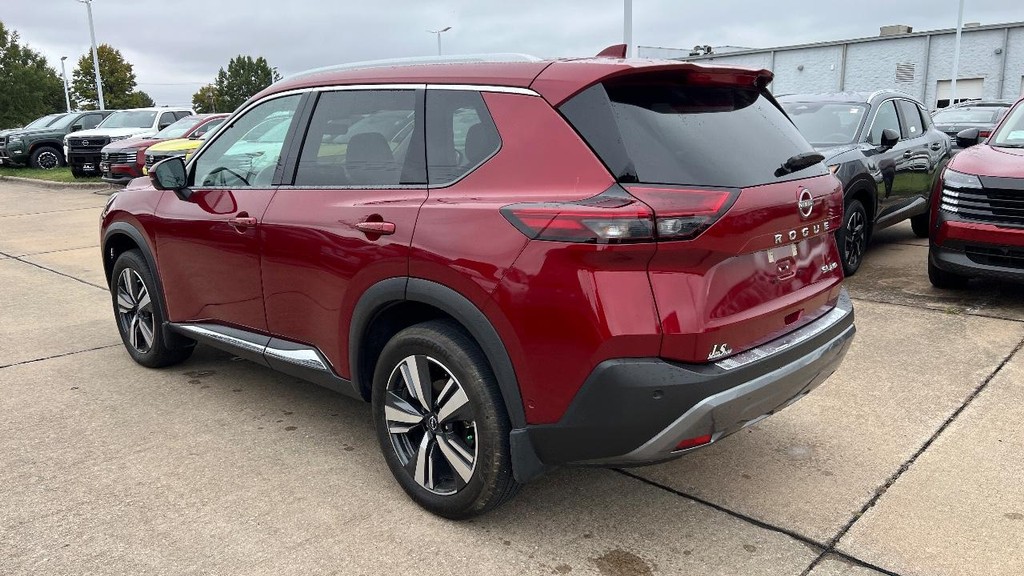 Nissan Rogue Vehicle Full-screen Gallery Image 09