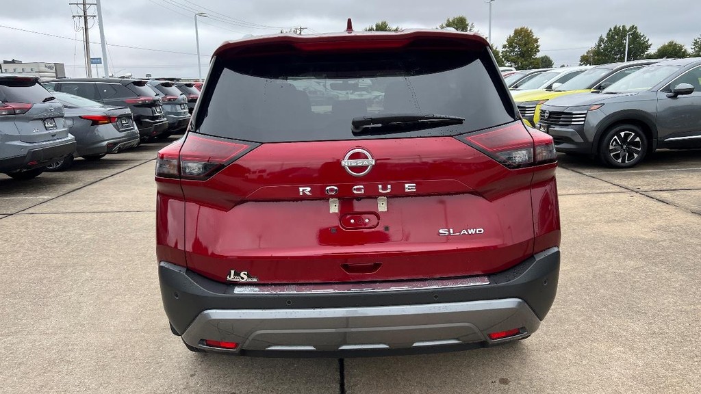 Nissan Rogue Vehicle Full-screen Gallery Image 10