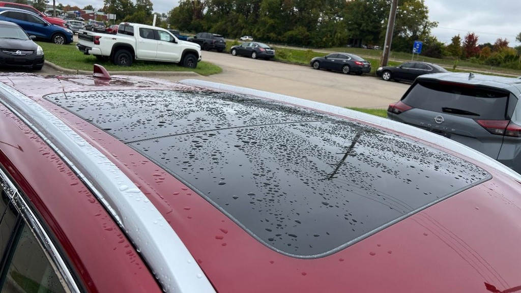 Nissan Rogue Vehicle Full-screen Gallery Image 13