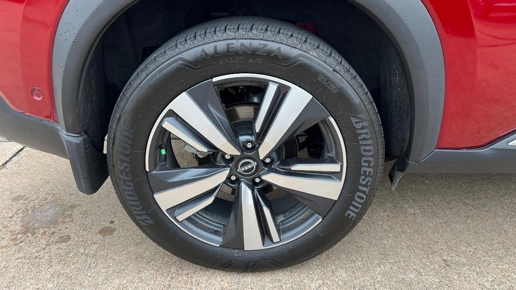 Nissan Rogue Vehicle Full-screen Gallery Image 15