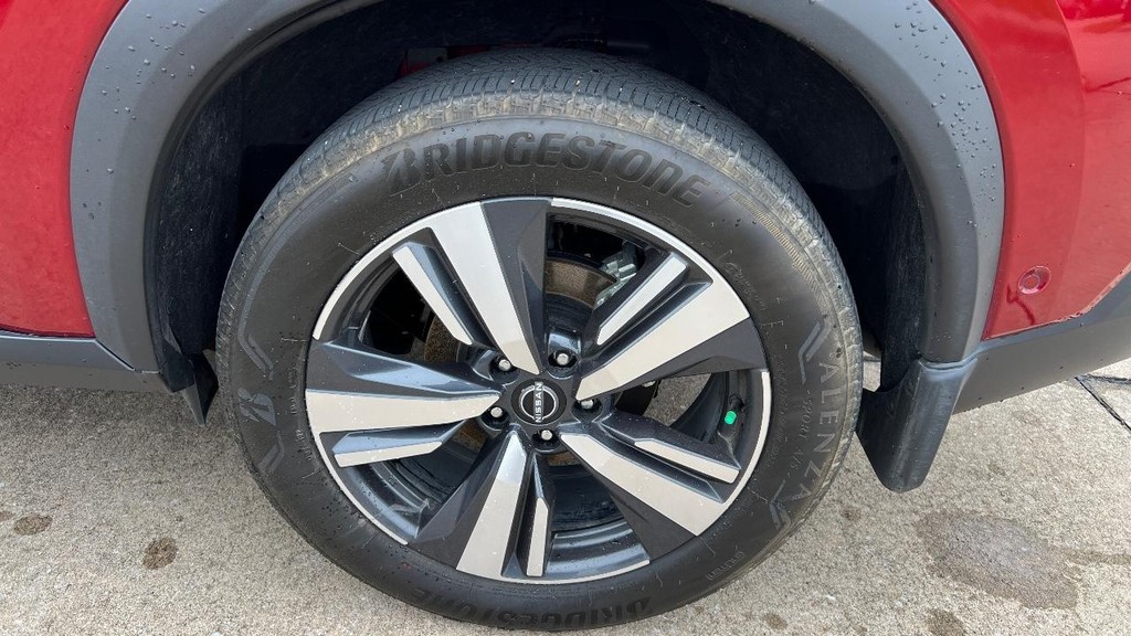 Nissan Rogue Vehicle Full-screen Gallery Image 16