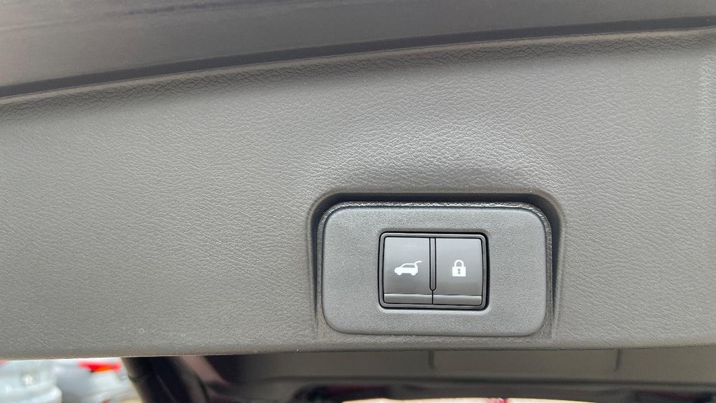 Nissan Rogue Vehicle Full-screen Gallery Image 21