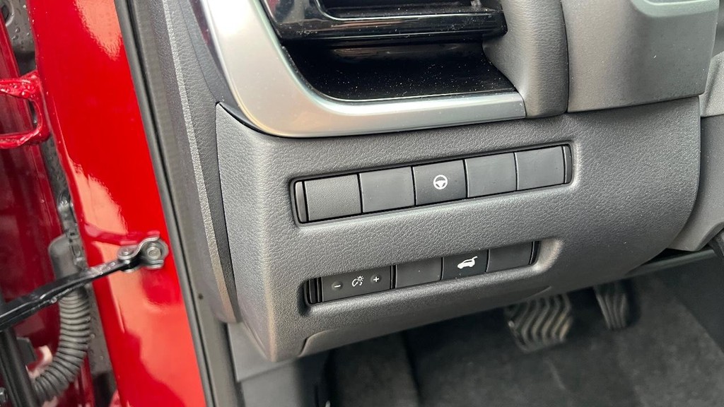 Nissan Rogue Vehicle Full-screen Gallery Image 27