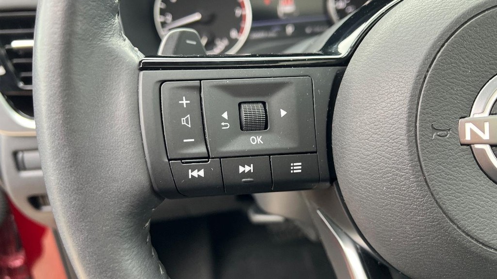 Nissan Rogue Vehicle Full-screen Gallery Image 28