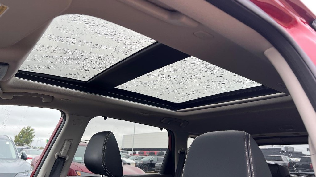 Nissan Rogue Vehicle Full-screen Gallery Image 30