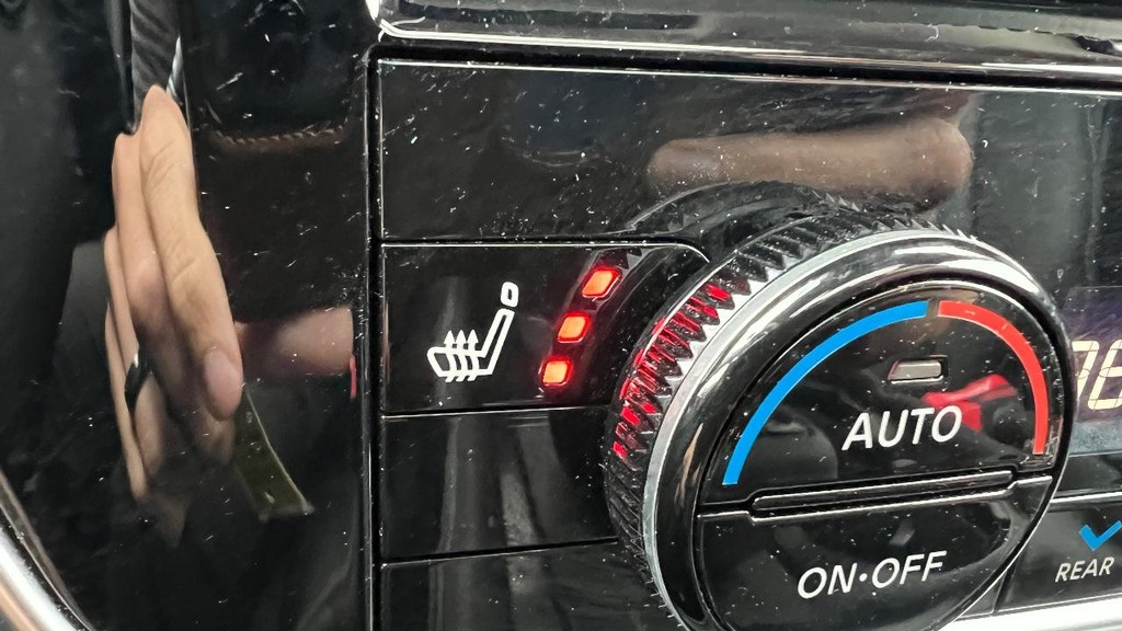 Nissan Rogue Vehicle Full-screen Gallery Image 34