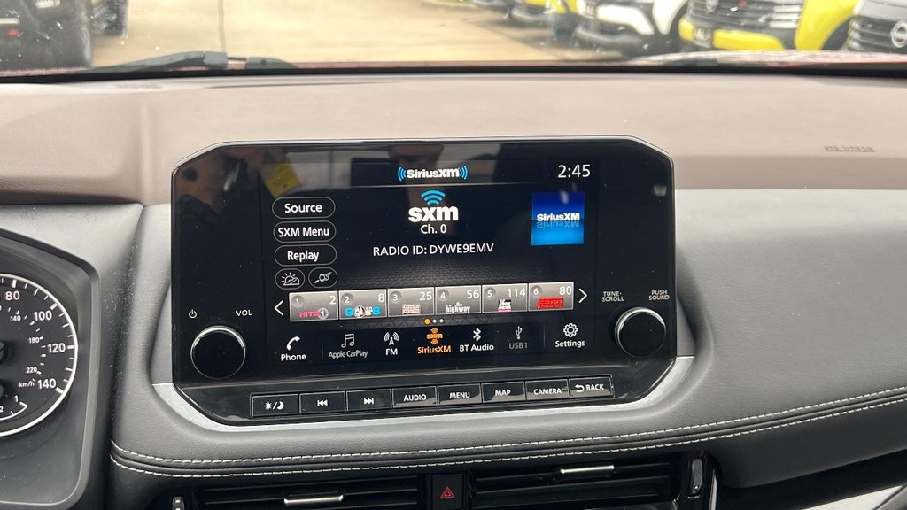 Nissan Rogue Vehicle Full-screen Gallery Image 36