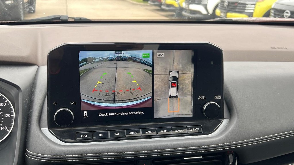 Nissan Rogue Vehicle Full-screen Gallery Image 37