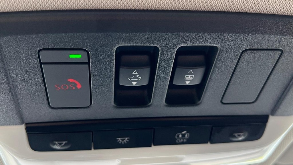 Nissan Rogue Vehicle Full-screen Gallery Image 40