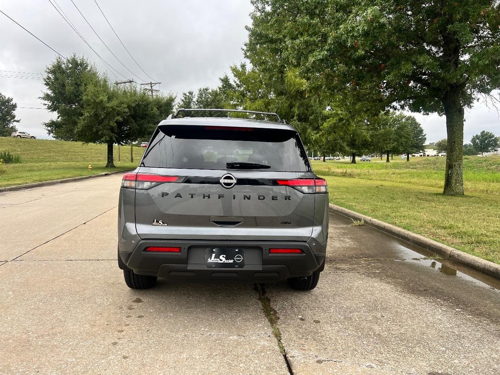 Nissan Pathfinder Vehicle Full-screen Gallery Image 03