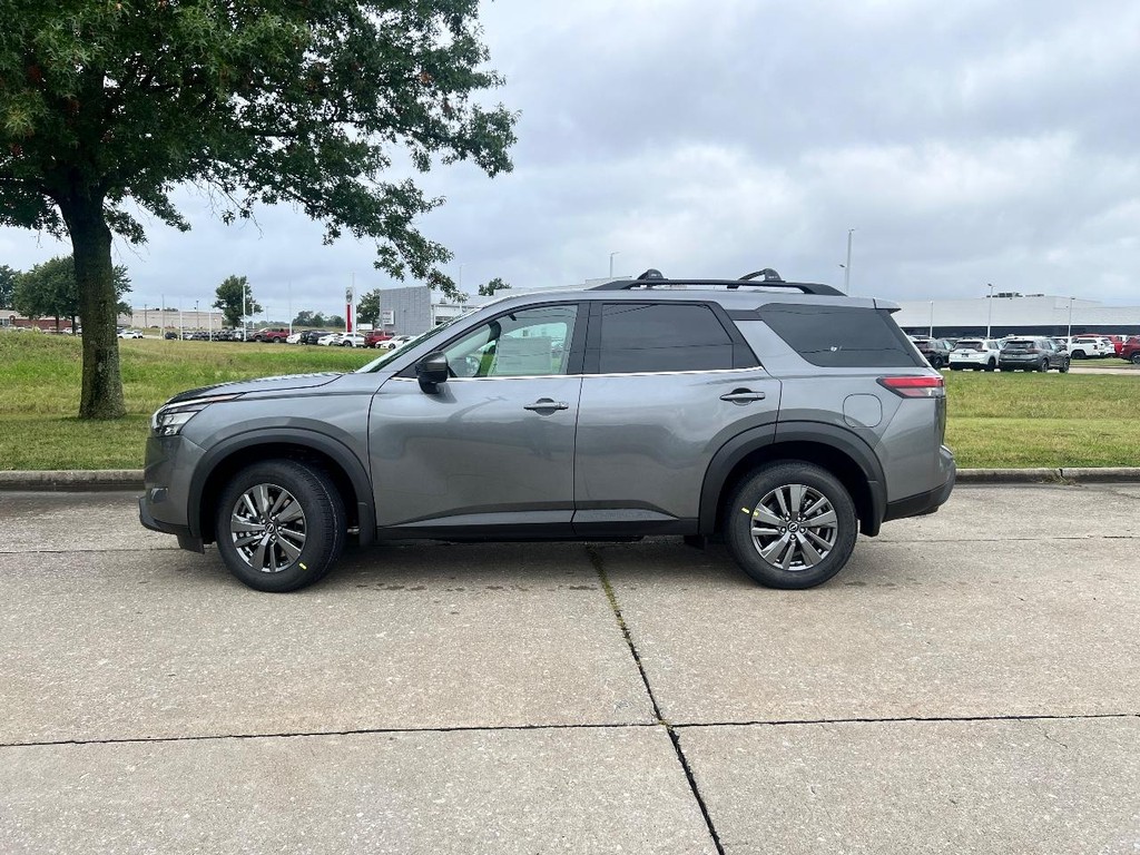 Nissan Pathfinder Vehicle Full-screen Gallery Image 04