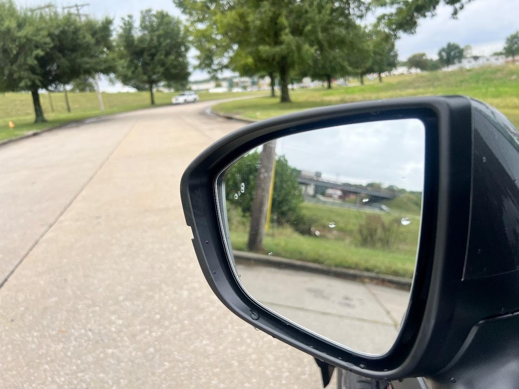 Nissan Pathfinder Vehicle Full-screen Gallery Image 07