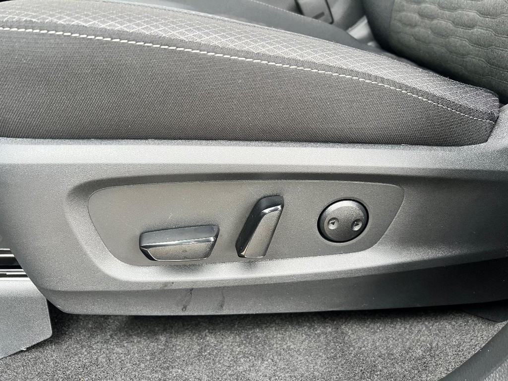 Nissan Pathfinder Vehicle Full-screen Gallery Image 09