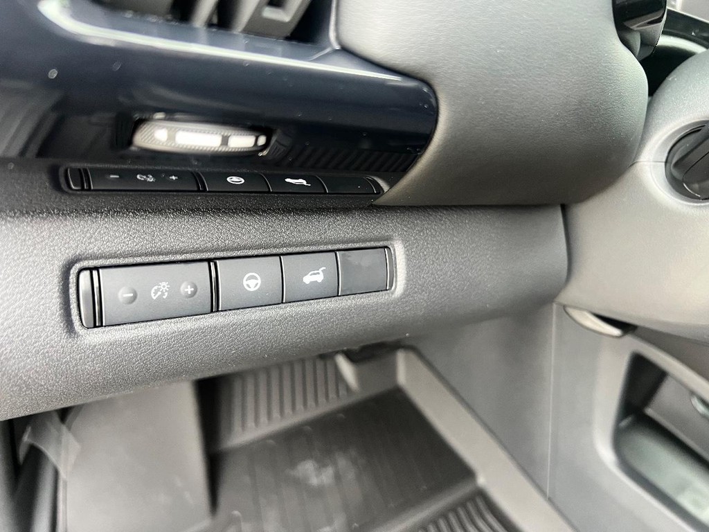 Nissan Pathfinder Vehicle Full-screen Gallery Image 10