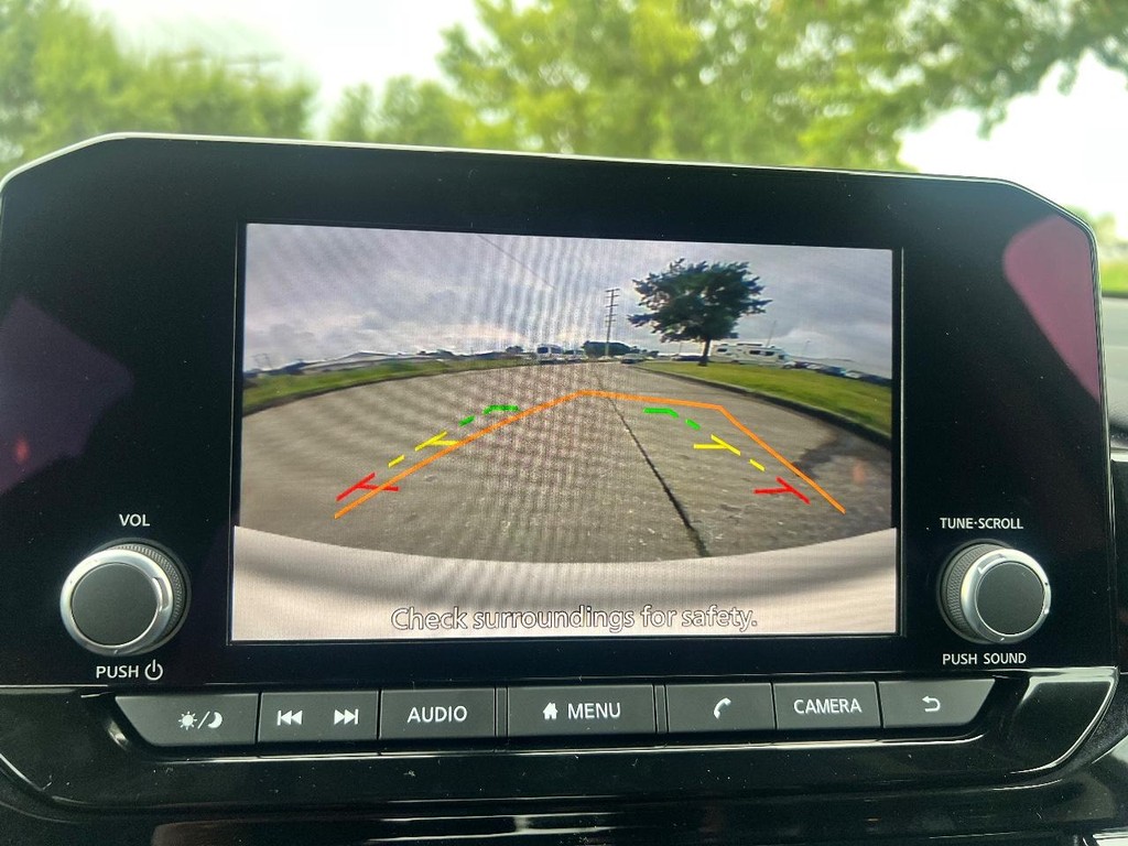 Nissan Pathfinder Vehicle Full-screen Gallery Image 12