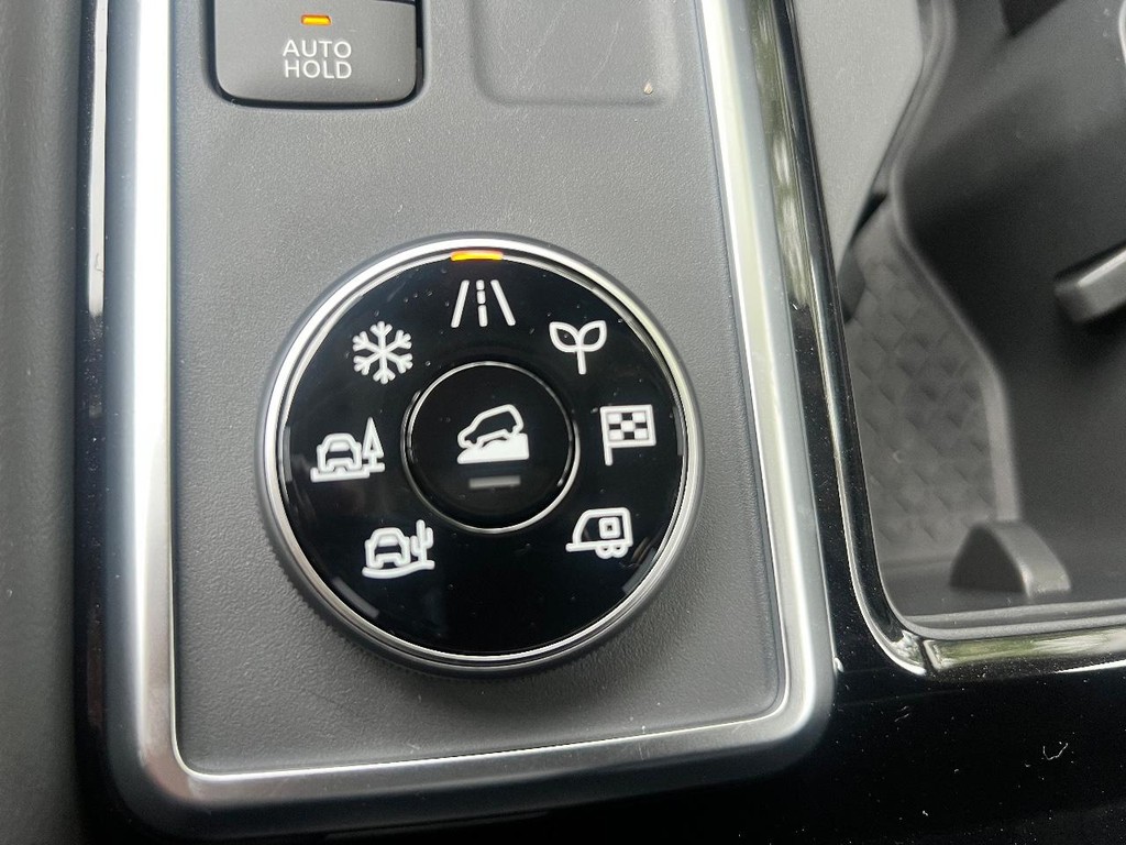 Nissan Pathfinder Vehicle Full-screen Gallery Image 16