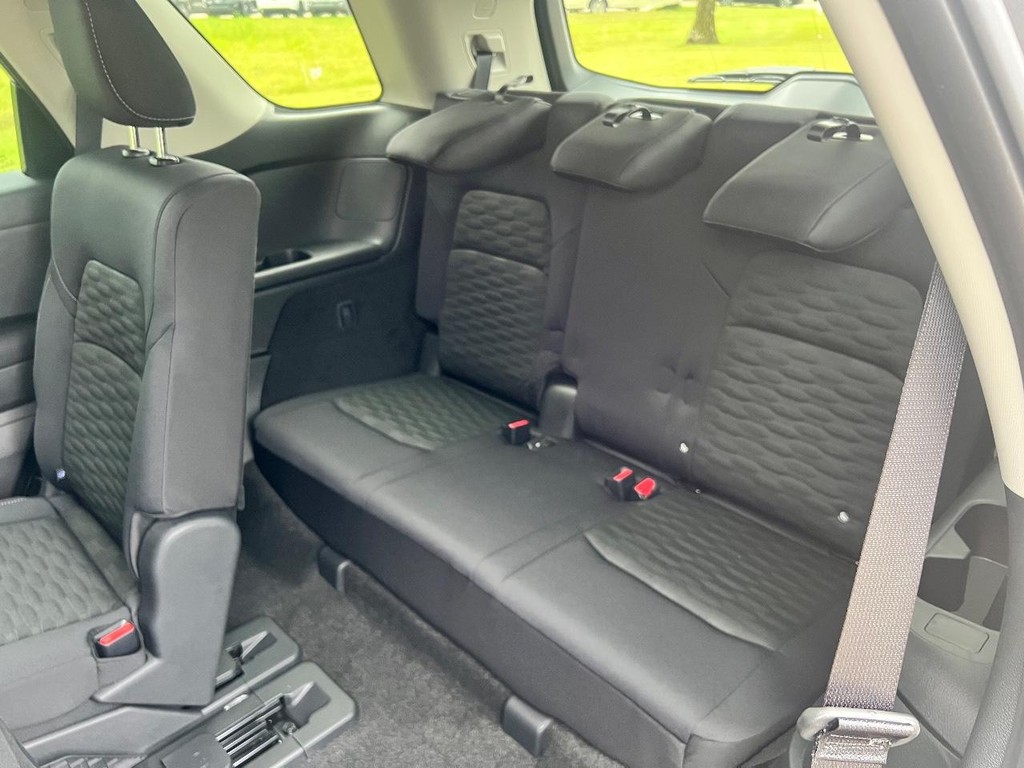 Nissan Pathfinder Vehicle Full-screen Gallery Image 20