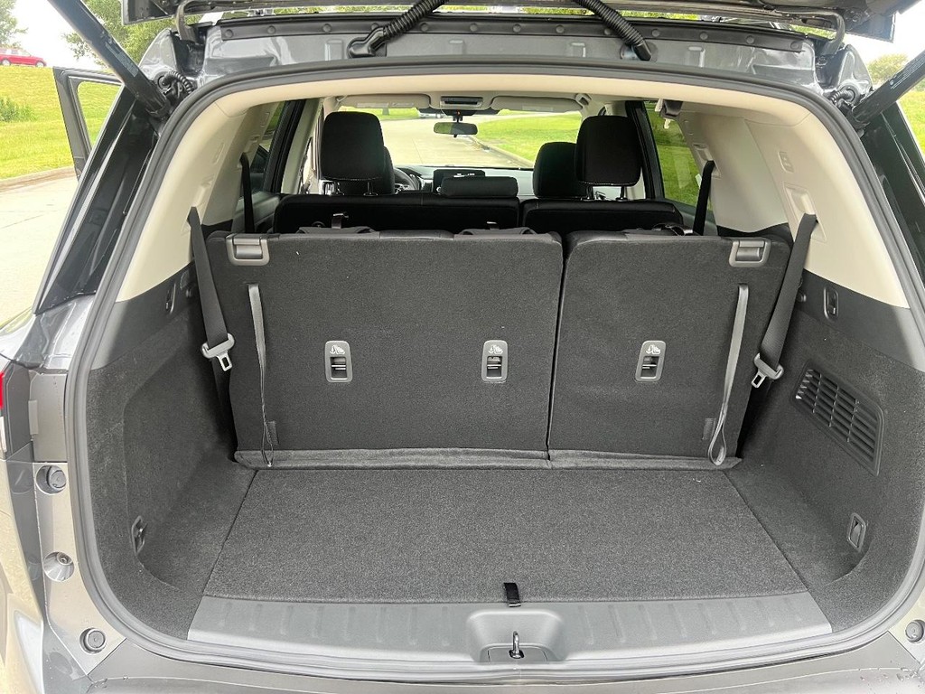 Nissan Pathfinder Vehicle Full-screen Gallery Image 21