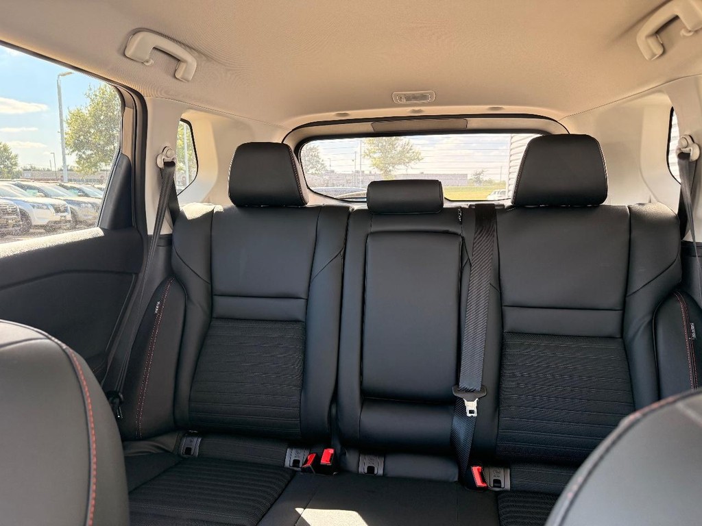 Nissan Rogue Vehicle Full-screen Gallery Image 03