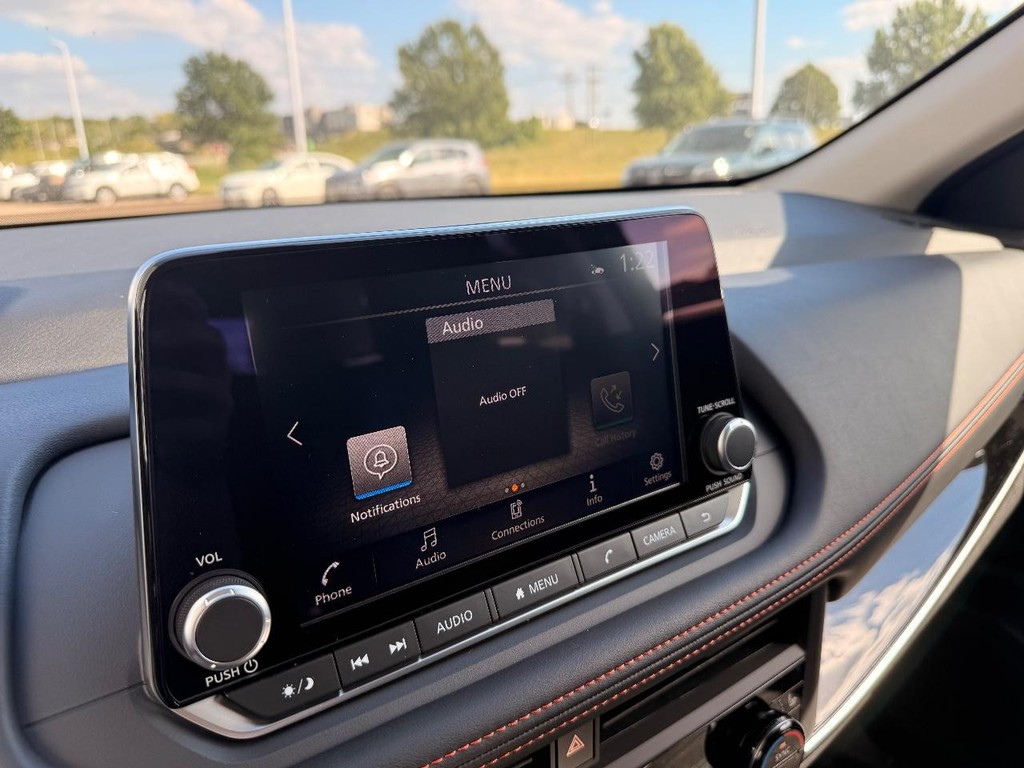 Nissan Rogue Vehicle Full-screen Gallery Image 09