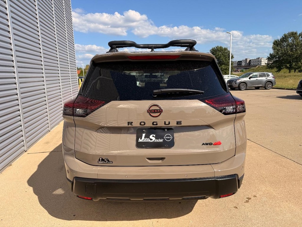 Nissan Rogue Vehicle Full-screen Gallery Image 23