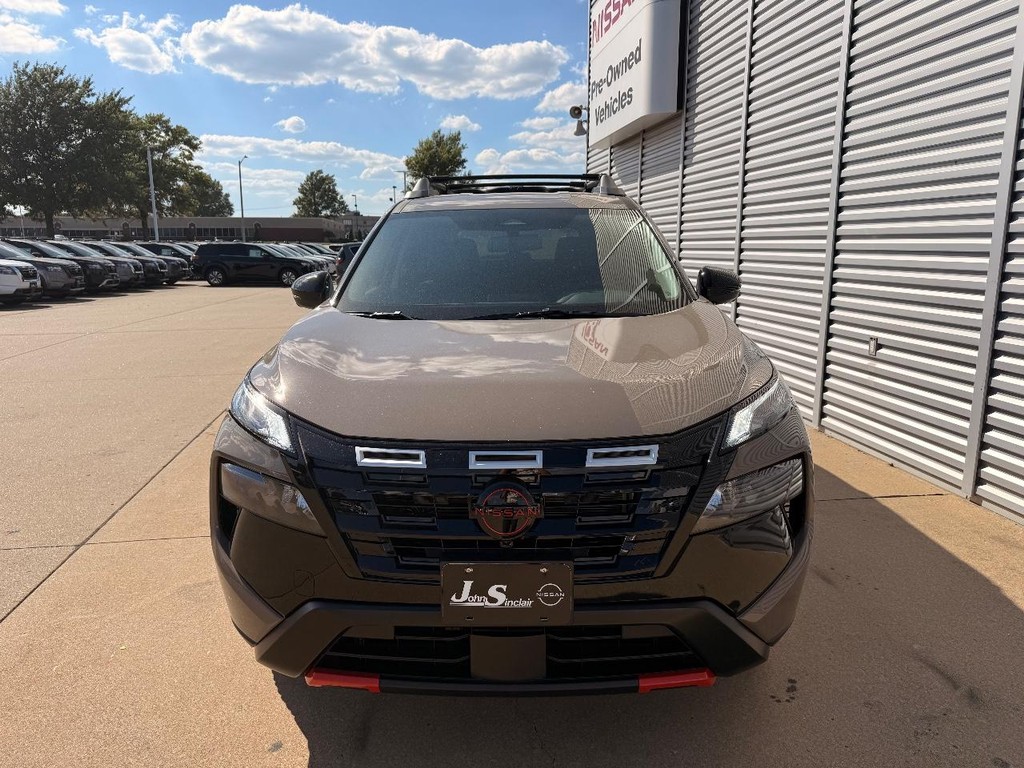 Nissan Rogue Vehicle Full-screen Gallery Image 26