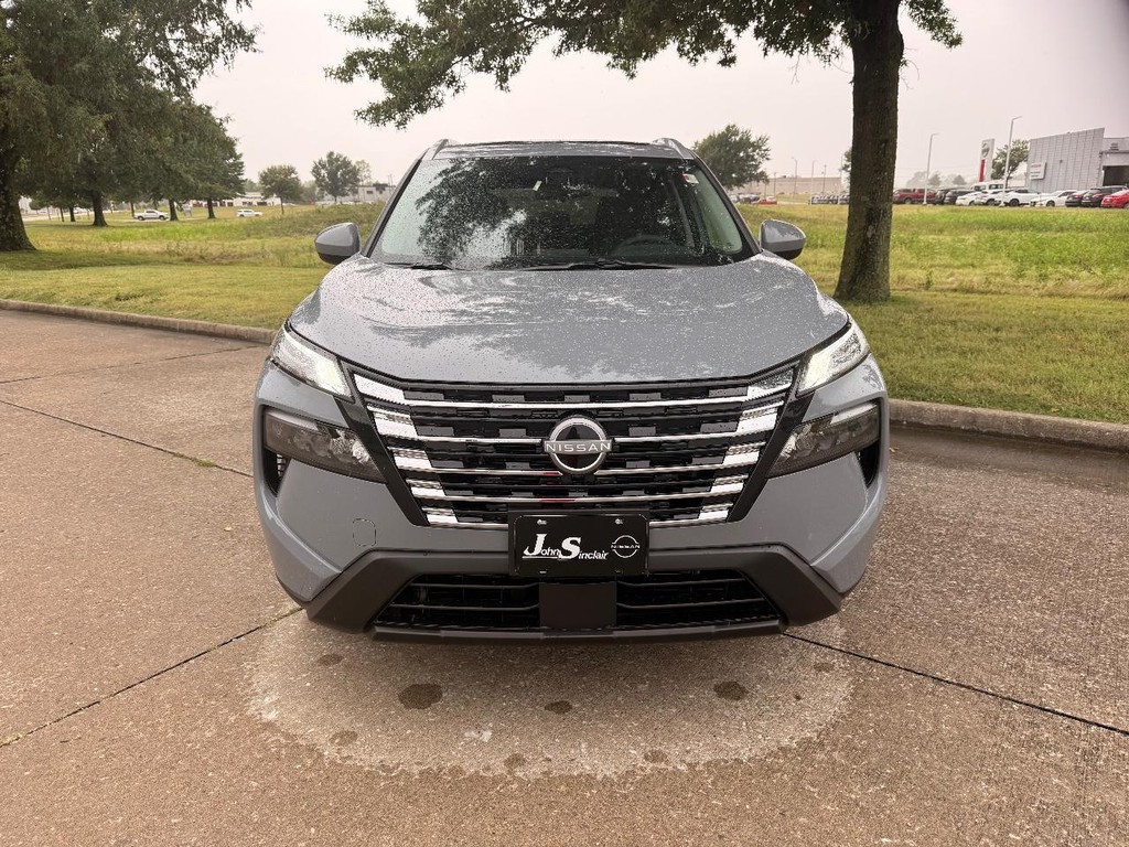 Nissan Rogue Vehicle Full-screen Gallery Image 02