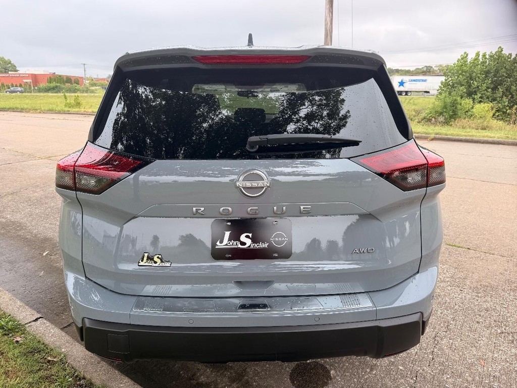 Nissan Rogue Vehicle Full-screen Gallery Image 07