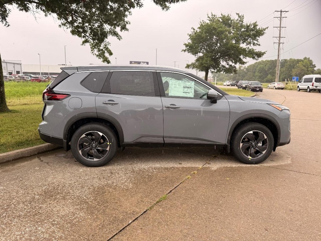 Nissan Rogue Vehicle Full-screen Gallery Image 09