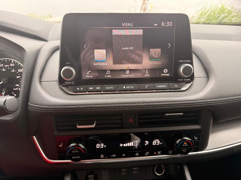 Nissan Rogue Vehicle Full-screen Gallery Image 20