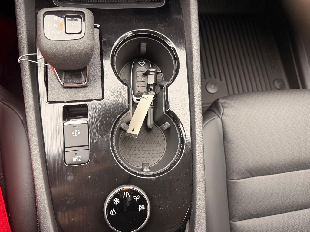 Nissan Rogue Vehicle Full-screen Gallery Image 23