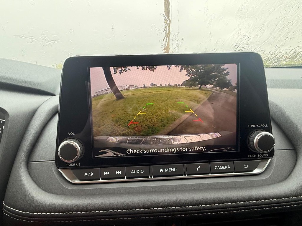 Nissan Rogue Vehicle Full-screen Gallery Image 26