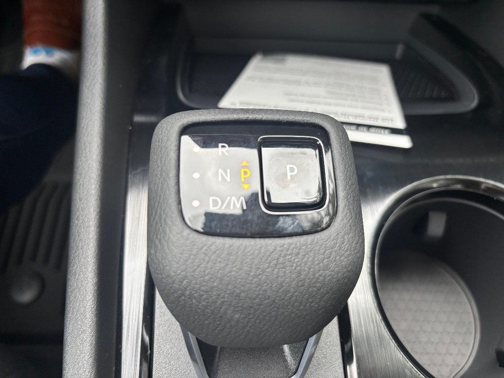 Nissan Rogue Vehicle Full-screen Gallery Image 03